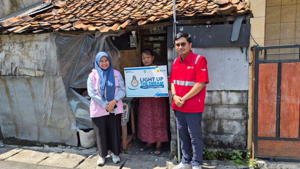 PLN UP3 Bekasi Hadirkan Terang Lewat Program Light Up The Dream di Medan Satria