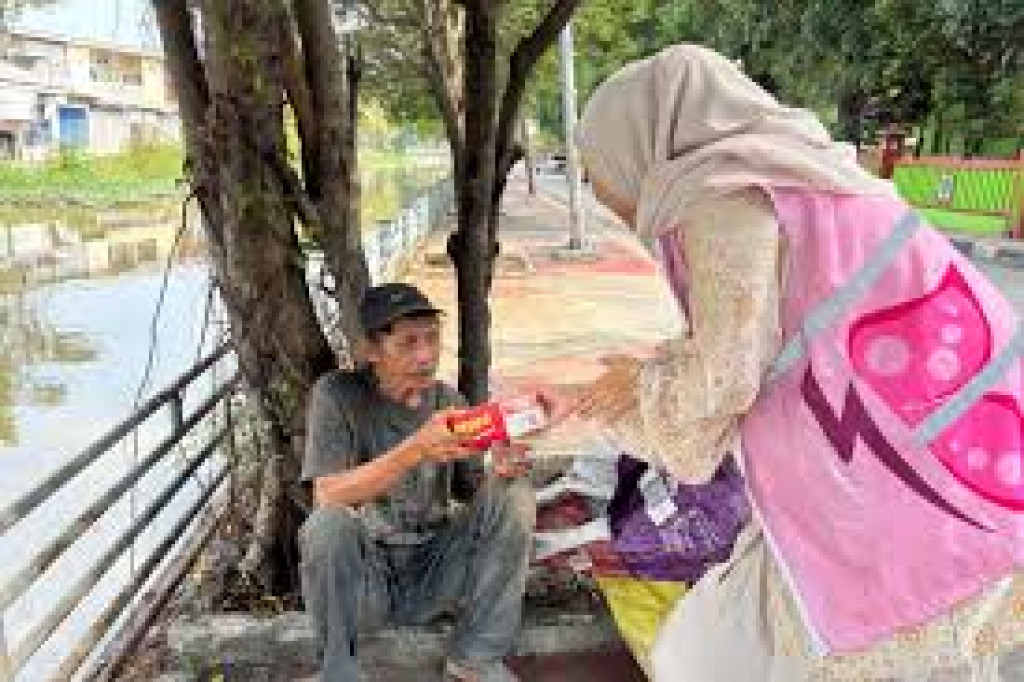 PLN UP3 Bekasi Tebar Kepedulian Lewat Jumat Berbagi Saling Menguatkan