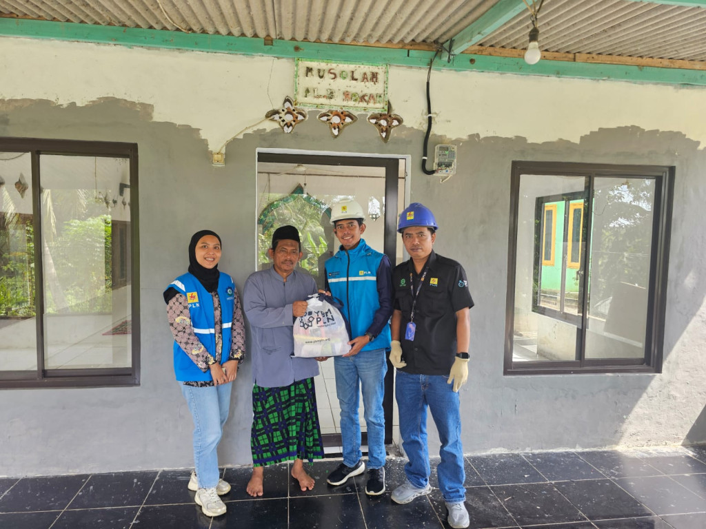 PLN UP3 Bogor Hadirkan Terang Lewat Program Light Up The Dream untuk Warga Megamendung dan Parung Panjang