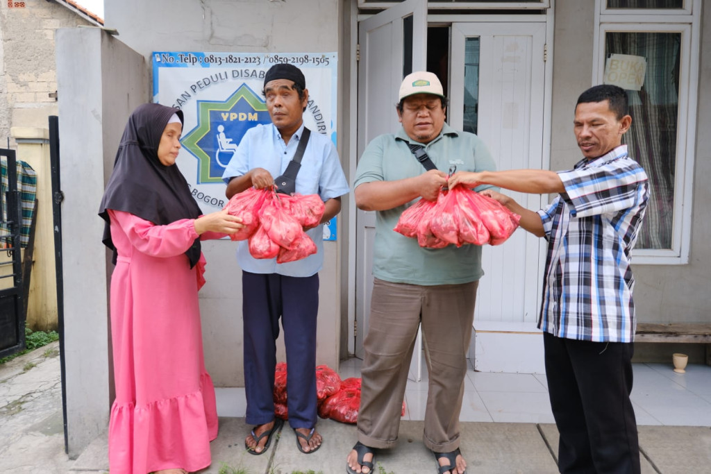 PLN UP3 Depok Tebar Keberkahan Idul Adha Melalui Distribusi 952 Paket Daging Qurban