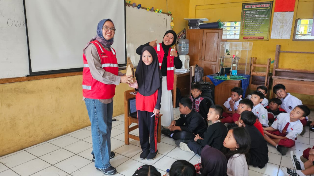 PLN UP3 Sumedang Edukasi Siswa SD Tentang Bahaya Main Layangan Dekat Jaringan Listrik