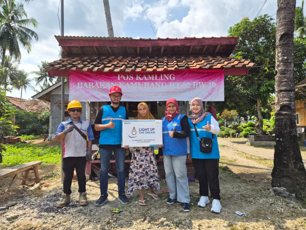 PLN UP3 Tasikmalaya Hadirkan Terang untuk Poskamling di Pangandaran Lewat LUTD