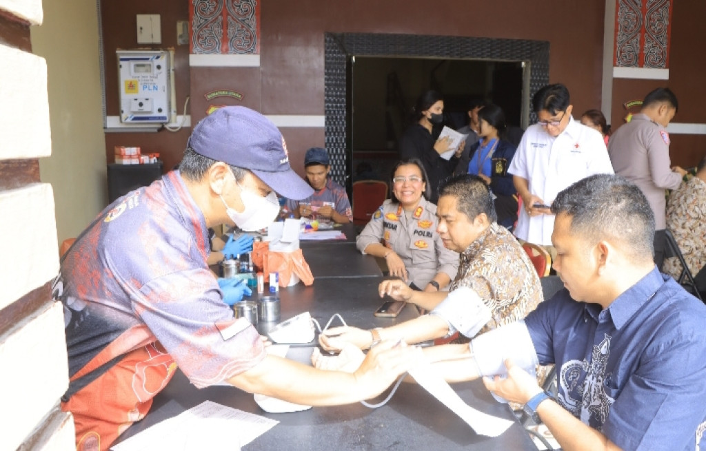 Polres Samosir Laksanakan Aksi Kemanusiaan Dengan Lakukan Donor Darah Sambut HUT Bhayangkara ke-80