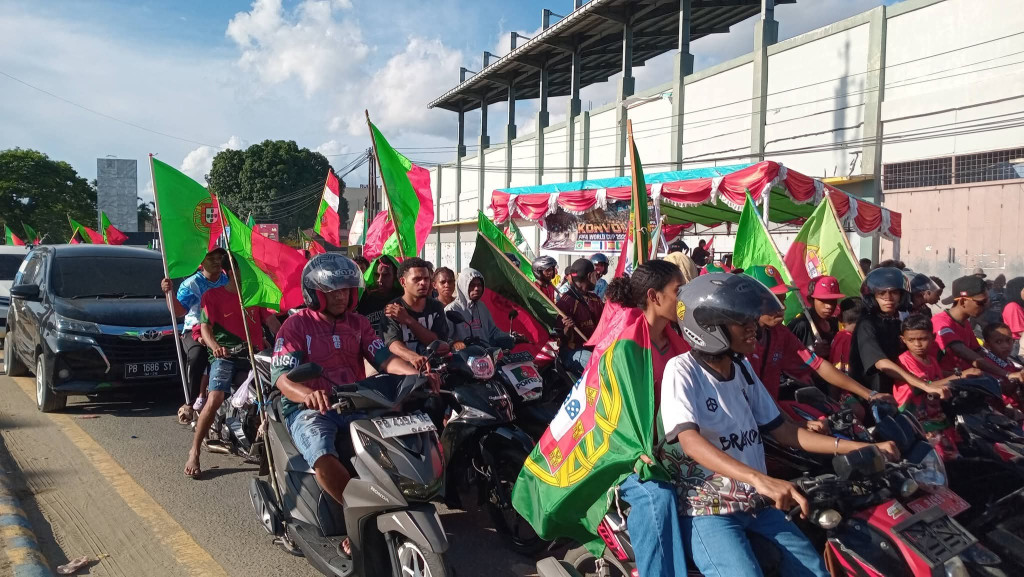 Ribuan Warga Sorong Konvoi Sambut Piala Dunia FIFA 2026, Jalanan Penuh Warna Bendera
