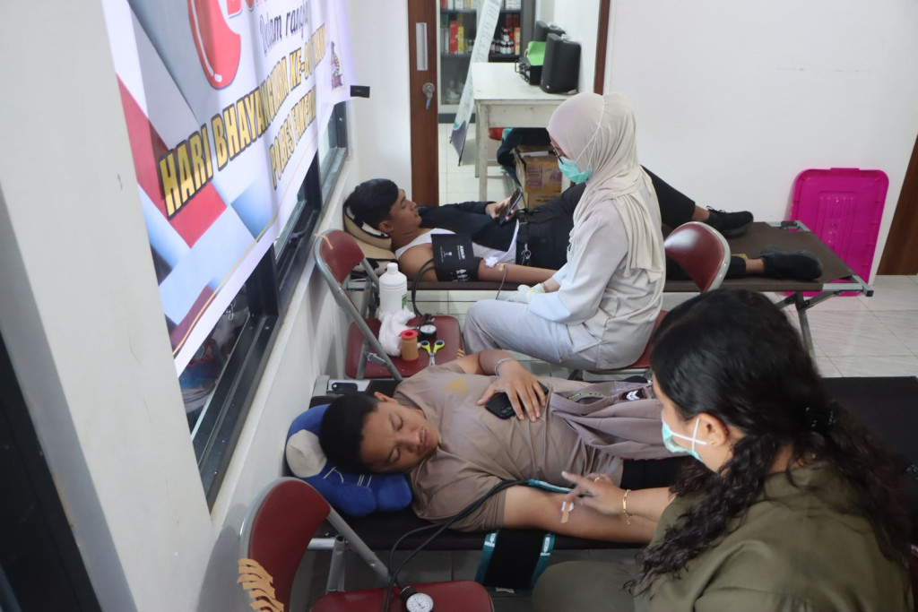 Sambut HUT Bhayangkara ke-80, Polres Fakfak Gelar Donor Darah