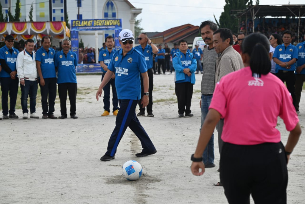 Sambut HUT ke-23, Turnamen Sepakbola Bupati Cup Humbahas Digelar.