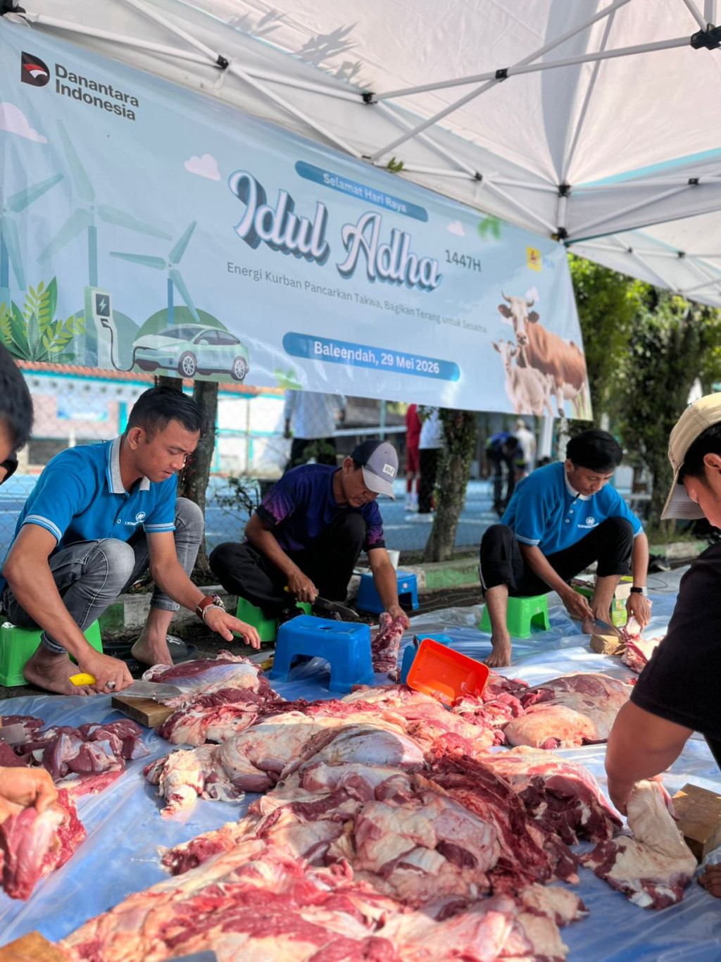 Semangat Berbagi Iduladha, PLN UP3 Majalaya Salurkan 421 Cup Daging Kurban untuk Masyarakat dan Tenaga Alih Daya