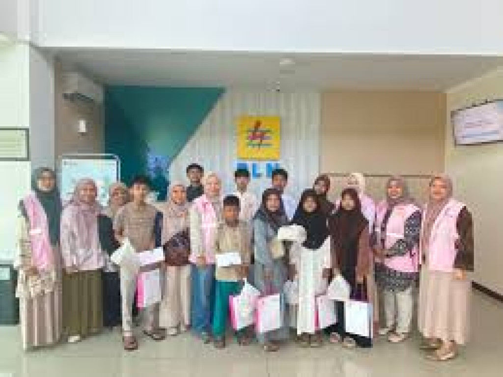 Srikandi PLN UP3 Tasikmalaya Tebar Kepedulian di Momentum Muharram 1448 H
