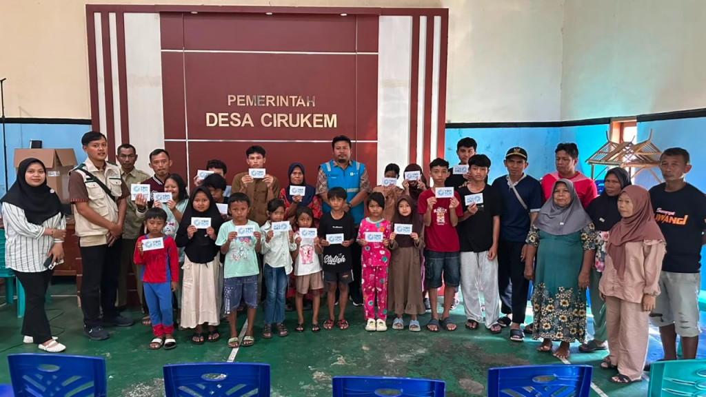 Tebar Kepedulian, PLN Cirebon dan YBM PLN Santuni Anak Yatim di Kabupaten Kuningan