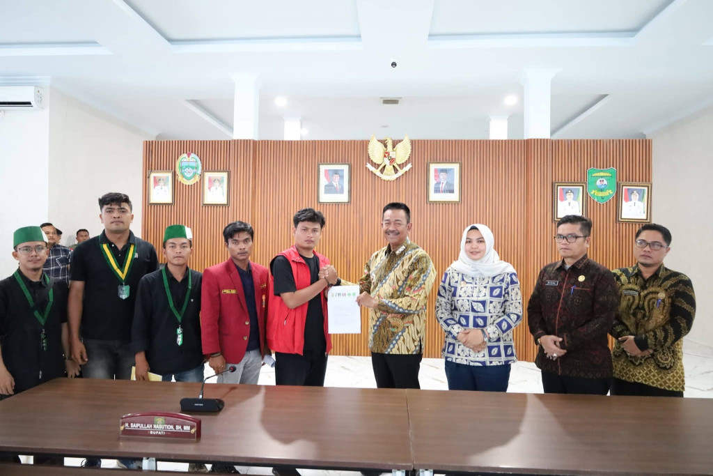 Terima Pengunjuk Rasa, Bupati Madina Buka Dialog Langsung