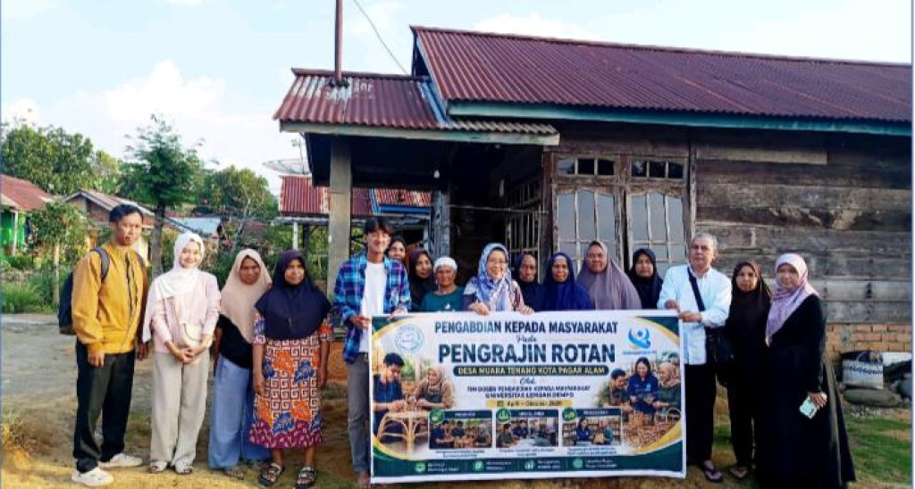 Tim Dosen Universitas Lembah Dempo Hadirkan Pelatihan Pembukuan Sederhana bagi Pengrajin Rotan Desa Muara Tenang
