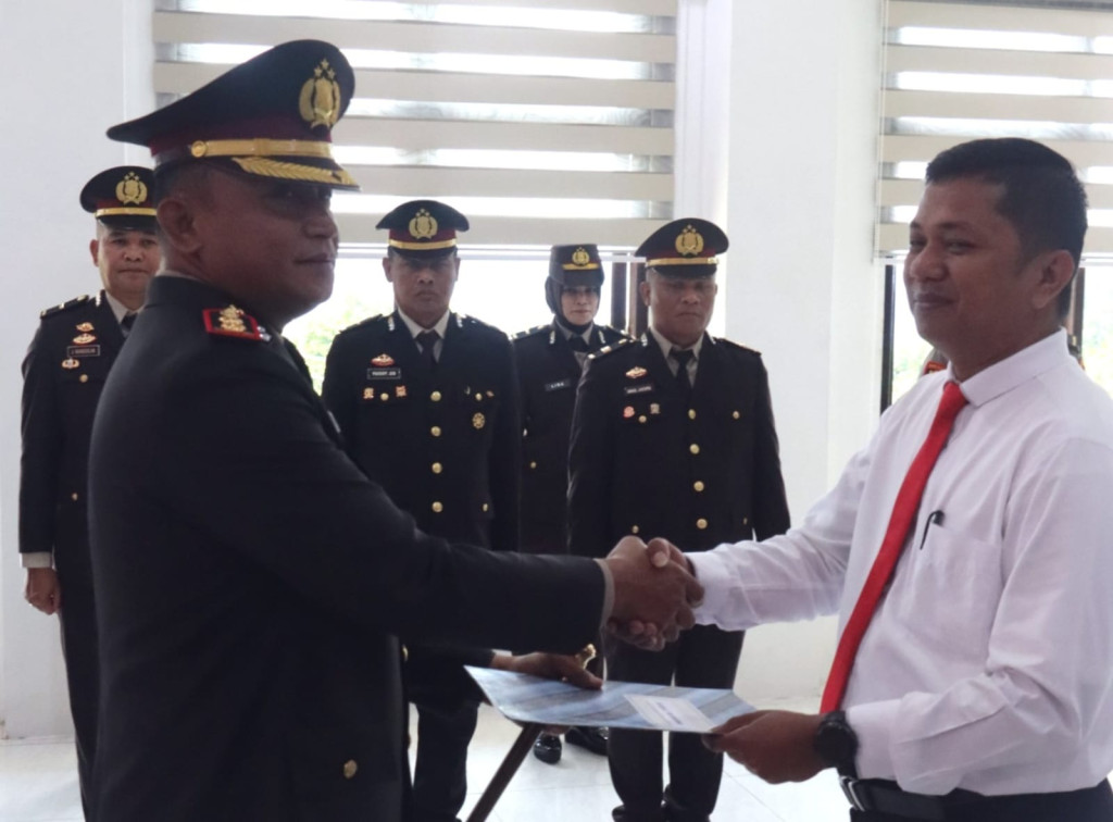Ungkap Kasus Pembunuhan Berencana, Kasat Reskrim Polres Tapsel dan Tim Diganjar Penghargaan