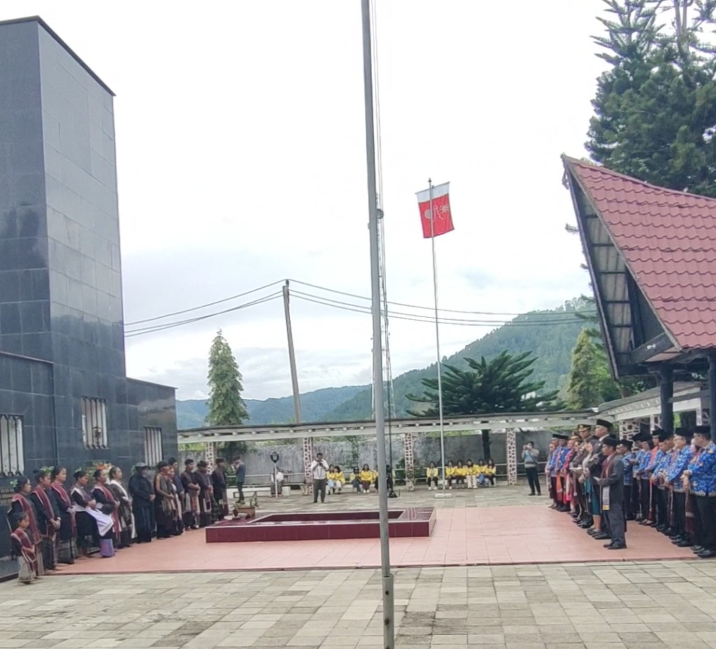 Upacara Peringatan Hari Gugurnya Pahlawan Nasional Raja SM Raja XII