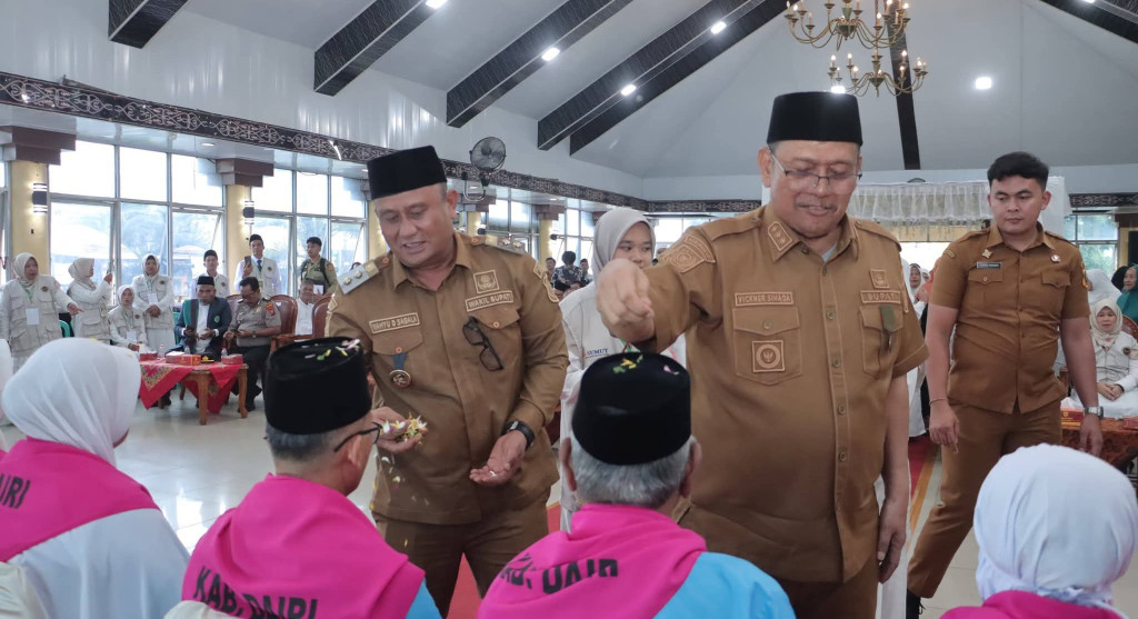 Vickner-Wahyu Tepung Tawari 17 Orang Calon Haji Kabupaten Dairi