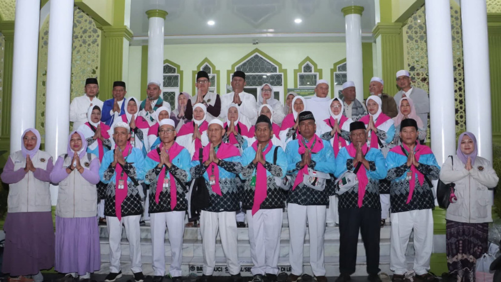 Wabup Dairi Berangkatkan 17 Orang Jemaah Calon Haji