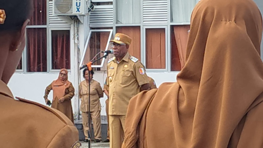 Wabup Fakfak: Ayah Harus Hadir, Keluarga Benteng Hadapi Era VUCA