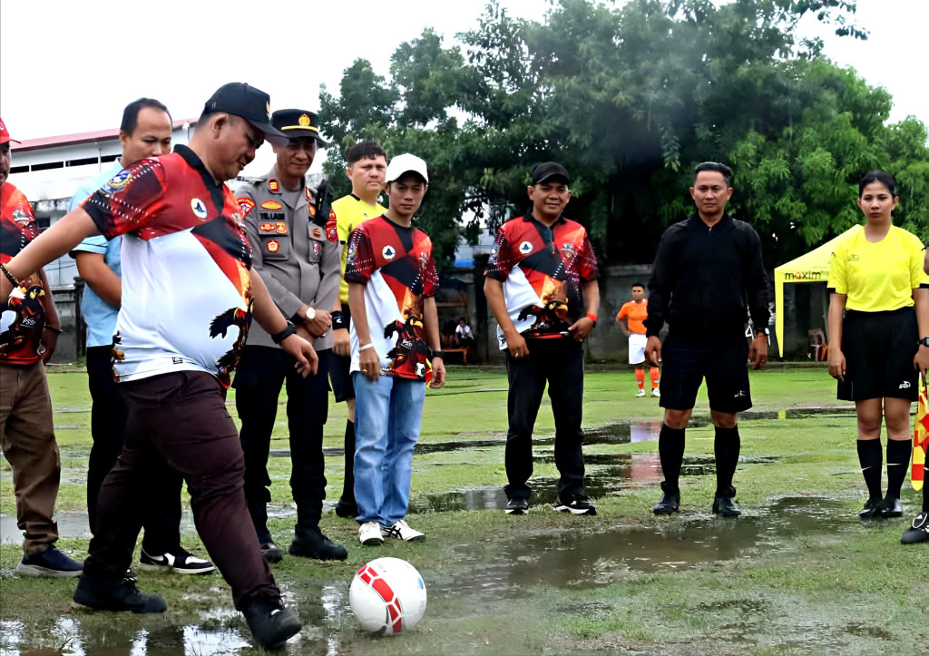 Wali Kota Gunungsitoli Buka Turnamen Sepakbola, 24 Tim Berlaga
