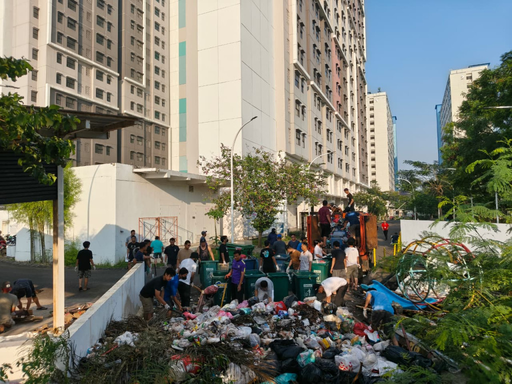 Warga Rusun Pesakih Tower 6 Gelar Kerja Bakti, Tingkatkan Kepedulian terhadap Kebersihan Lingkungan