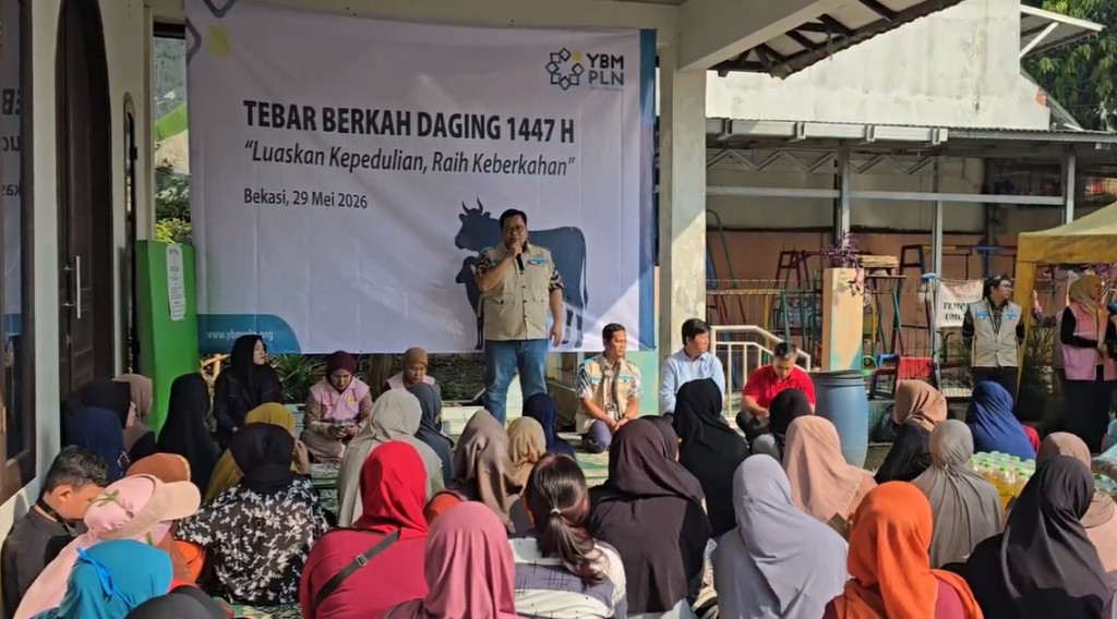 YBM dan Srikandi PLN UP3 Bekasi Salurkan 150 Paket Daging Kurban untuk Warga Kayuringin Jaya