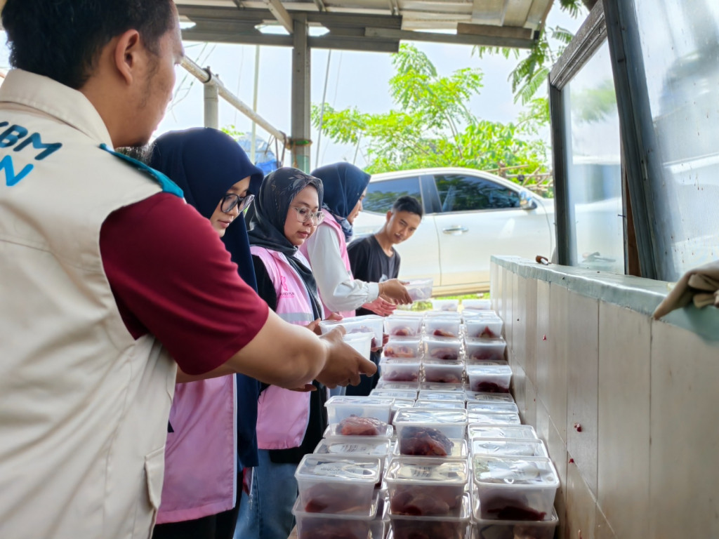YBM PLN Cikarang Luaskan Kepedulian di Idul Adha Melalui Program Tebar Berkah Daging