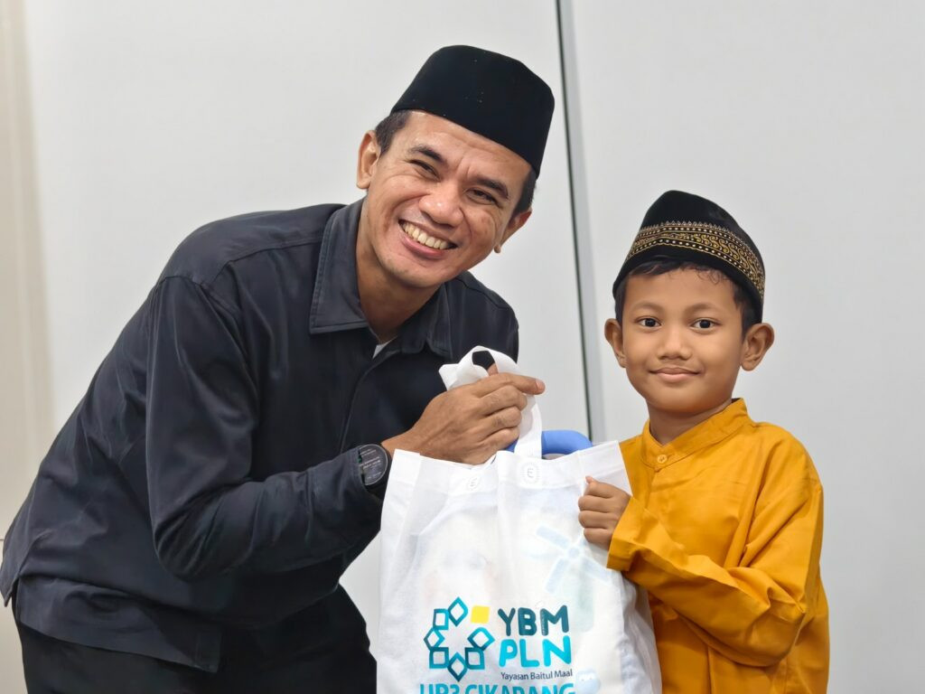 YBM PLN Cikarang Tebar Kebahagiaan Idul Adha untuk Anak Yatim di Sukamahi