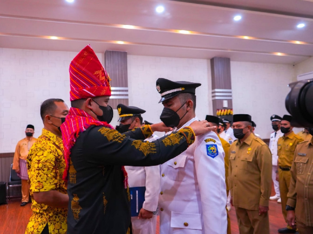 Bobby Nasution Lantik 30 Pejabat Administrator & Pengawasan, Jangan ...