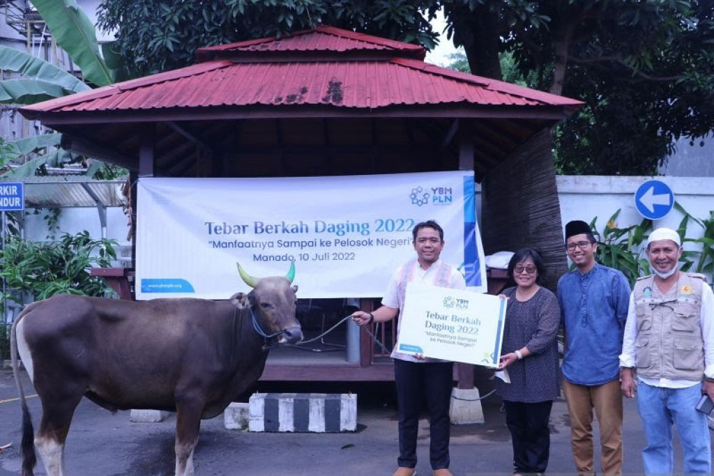 Sembelih 30 Hewan Kurban, PLN Suluttenggo Tebar 2.300 Bingkisan Daging untuk Kaum Dhuafa