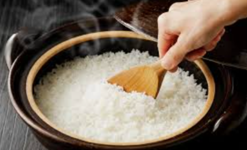 Benarkah Nasi Kelamaan di Rice Cooker Bisa Jadi Racun? Ini Penjelasan Ahli