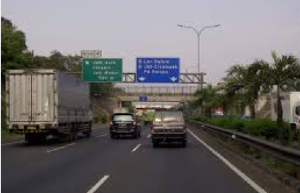 Dashcam Bongkar Detik-detik Bocah Terpental dari Bus TNI di Tol Jakarta