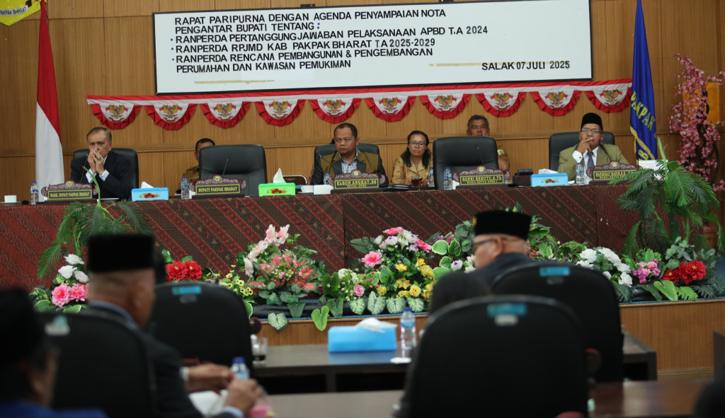 DPRD Pakpak Bharat Sidang Paripurna Nota Pengantar Bupati tentang tiga Ranperda