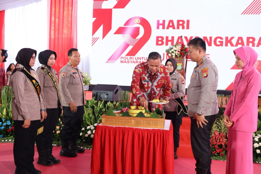 Hadiri HUT Bhayangkara Ke-79, Wali Kota Bekasi Resmikan Sub Polrestor Pekayon Jaya