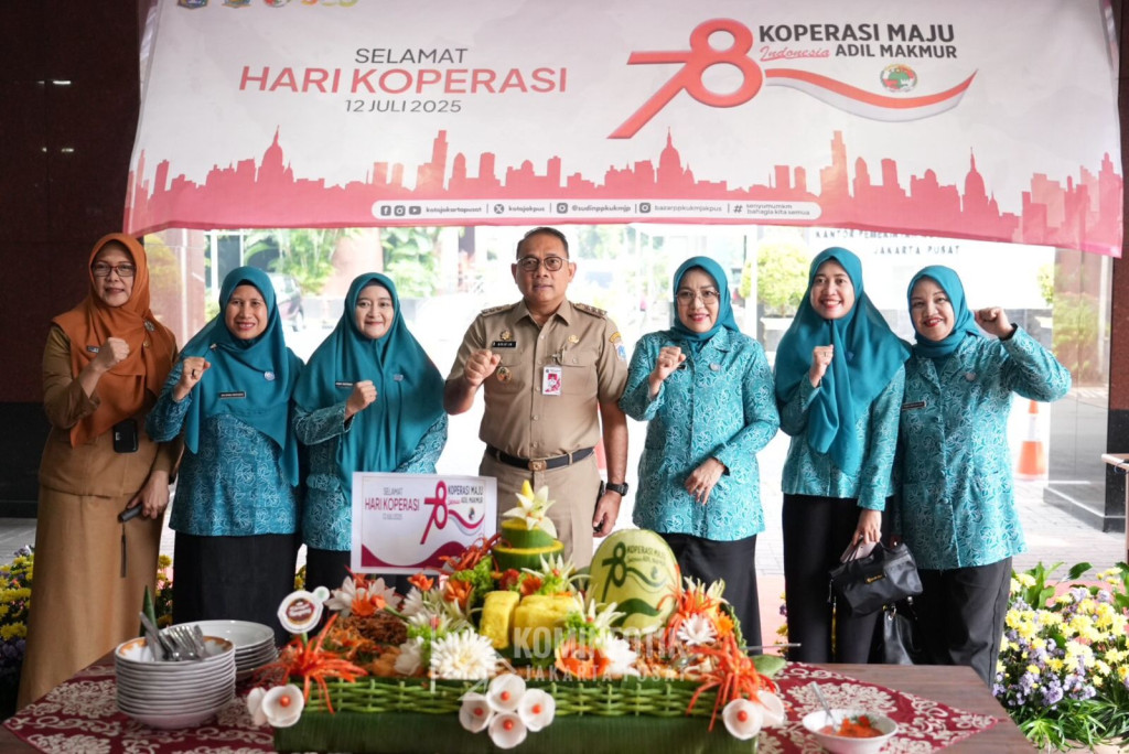 Wali Kota Arifin Serahkan Akta Badan Hukum Koperasi, Harap Ekonomi Masyarakat Jakpus Makin Sejahtera