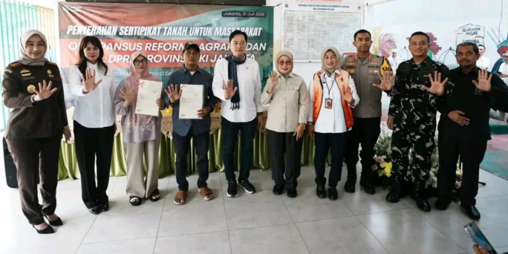 22 Warga Tambora Terima Sertifikat PTSL, Wali Kota Jakbar Minta Pengawalan Program Terus Diperkuat