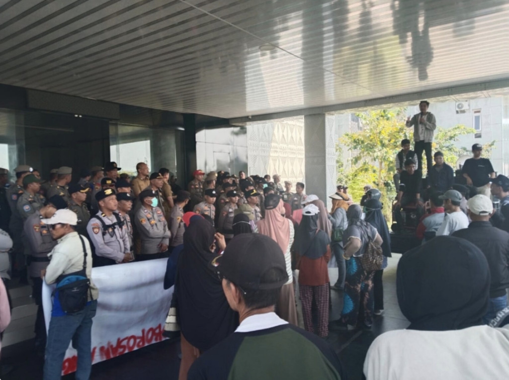 Aliansi Demo Bupati Morowali, Soroti Gaji Guru Telat Hingga Krisis Tatakelolah APBD