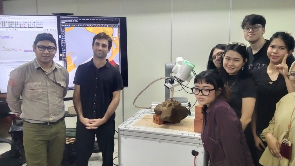 Asst Professor Miktha: UI Perkenalkan Teknologi Robotik 3D Printing Arsitektur dan Konstruksi