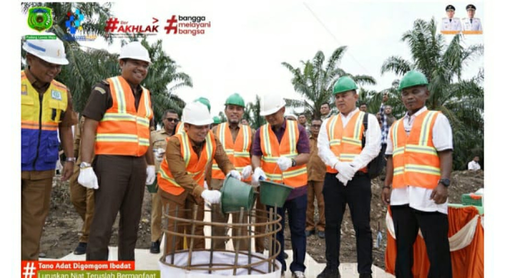 Bupati Palas PMA Meletakkan Batu Pertama Pembangunan Jembatan Desa Pasir Kecamatan Sosa Julu