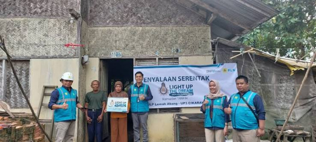 Cahaya Muharram, PLN Cikarang Sambung Listrik Gratis Lewat Light Up The Dream