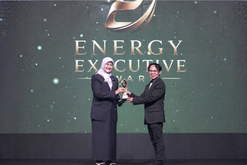 Direktur Utama PLN Electricity Services Raih Penghargaan Transformational Leadership in Electricity Service Innovation