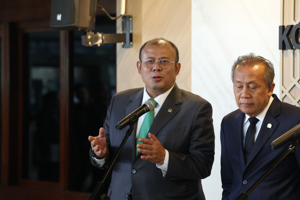 DPR Dorong Aturan Teknis Skema Bagi Hasil Ojol 92:8 Agar Pendapatan Mitra Tak Menurun