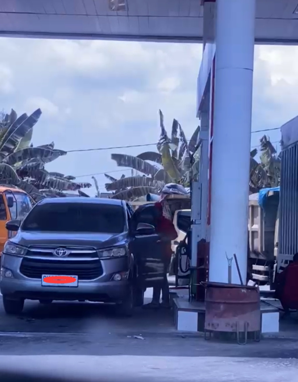 Gawat...! Di Tengah Kelangkaan BBM, SPBU 14.205.164 Lubuk Pakam Jual Solar ke Mafia