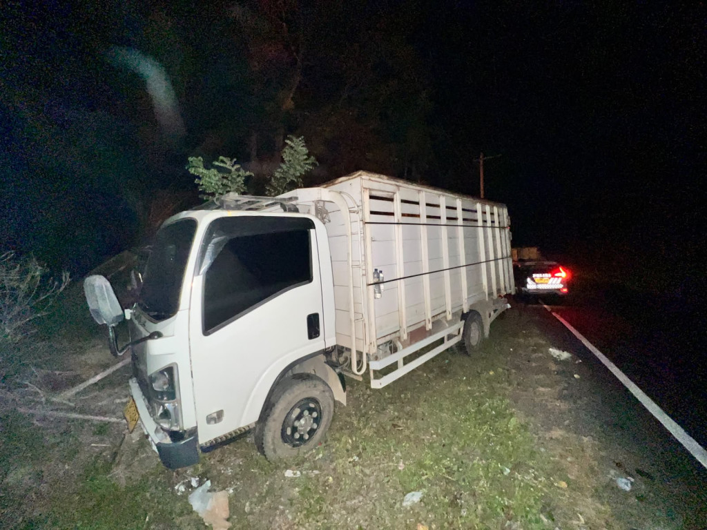 Gerak cepat satlantas polres Subulussalam  tangani lakalantas Colt diesel  bermuatan sawit.