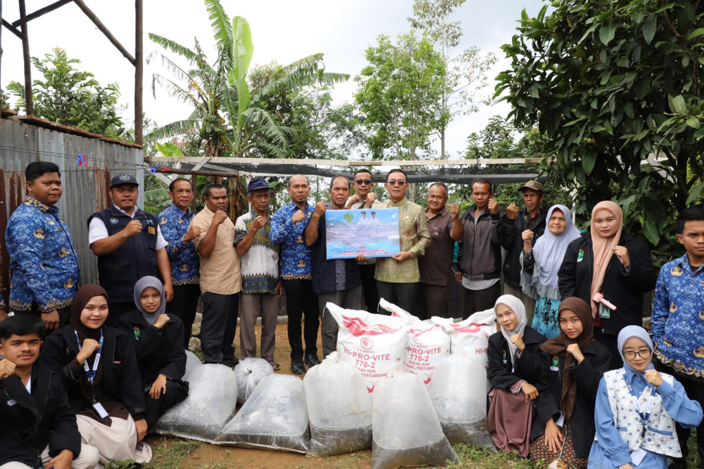 Gerakan Seribu Kolam Digenjot, Pemkab Tapsel Salurkan Bantuan Kolam Bundar dan 10 Ribu Bibit Lele