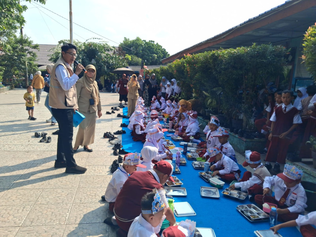 Hari Pertama Sekolah, 72 Siswa Baru SDN 6 Lawang Kidul Langsung Nikmati MBG