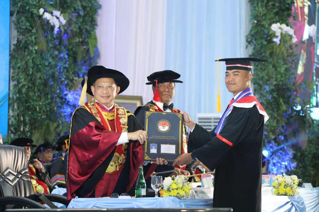 Ini Pesan Mendagri Tito ke 1.404 Wisudawan Praja Utama IPDN Angkatan XXXIII