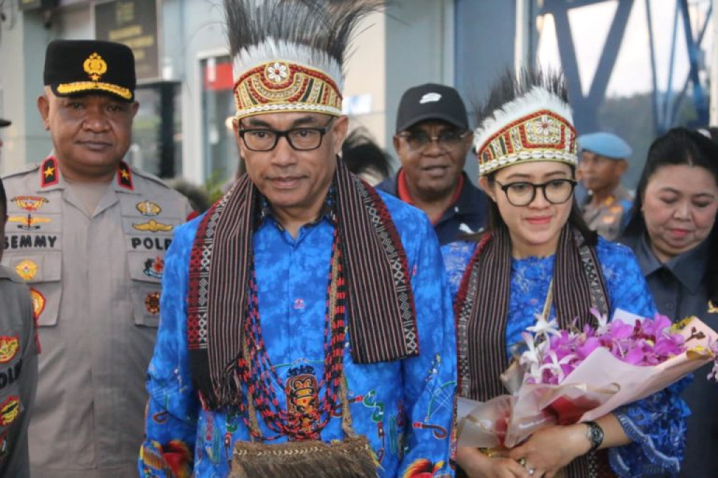 Kapolda Papua Barat Daya Brigjen Audie Sonny Latuheru Disambut Forkopimda di Bandara DEO Sorong