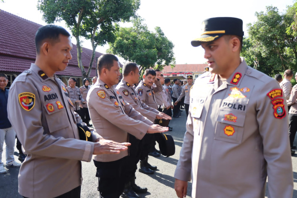 Kapolres Binjai Cek Sikap Tampang Personel, Sekaligus Periksa Ponsel Antisipasi Judi Online dan Pinjol