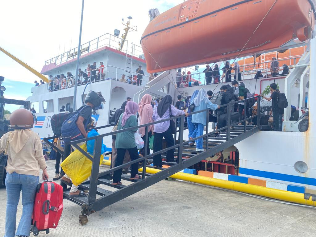 Layanan Feri Simeulue-Calang dan Kuala Bubon Ditutup Sementara Akibat Perbaikan Pelabuhan Berlangsung