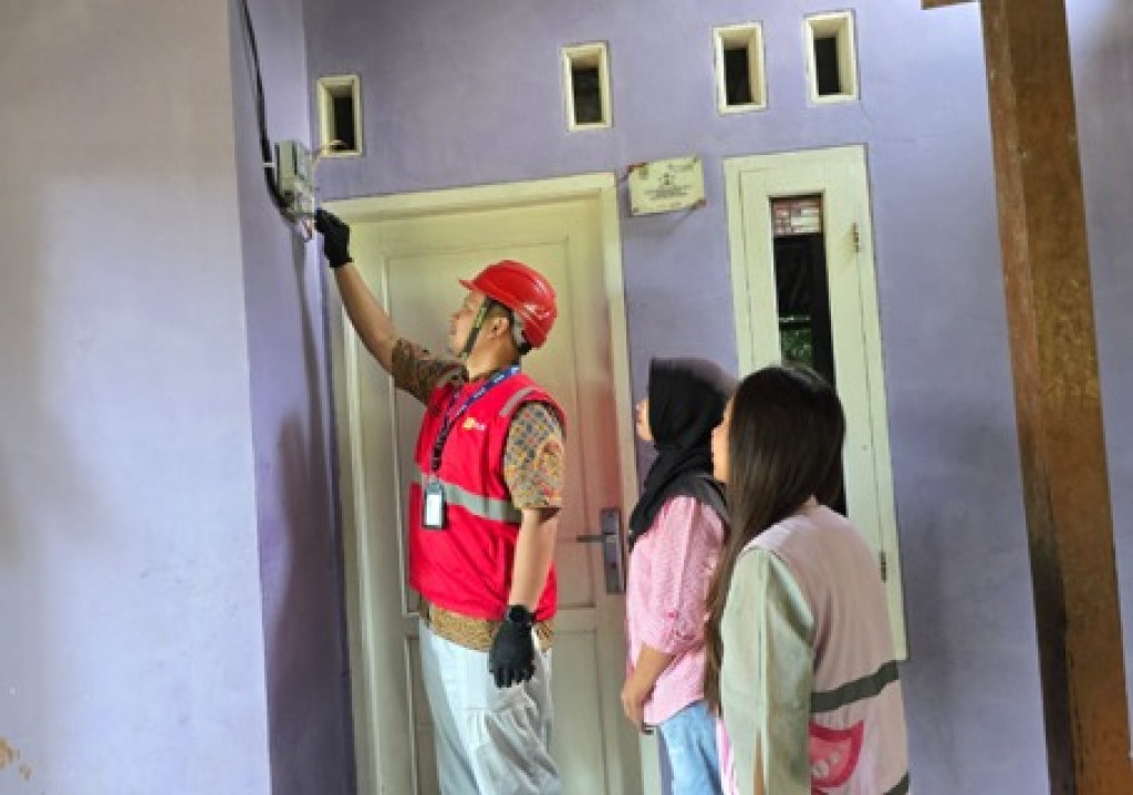 Light Up The Dream PLN Terangi Harapan Keluarga Hermansyah di Bekasi