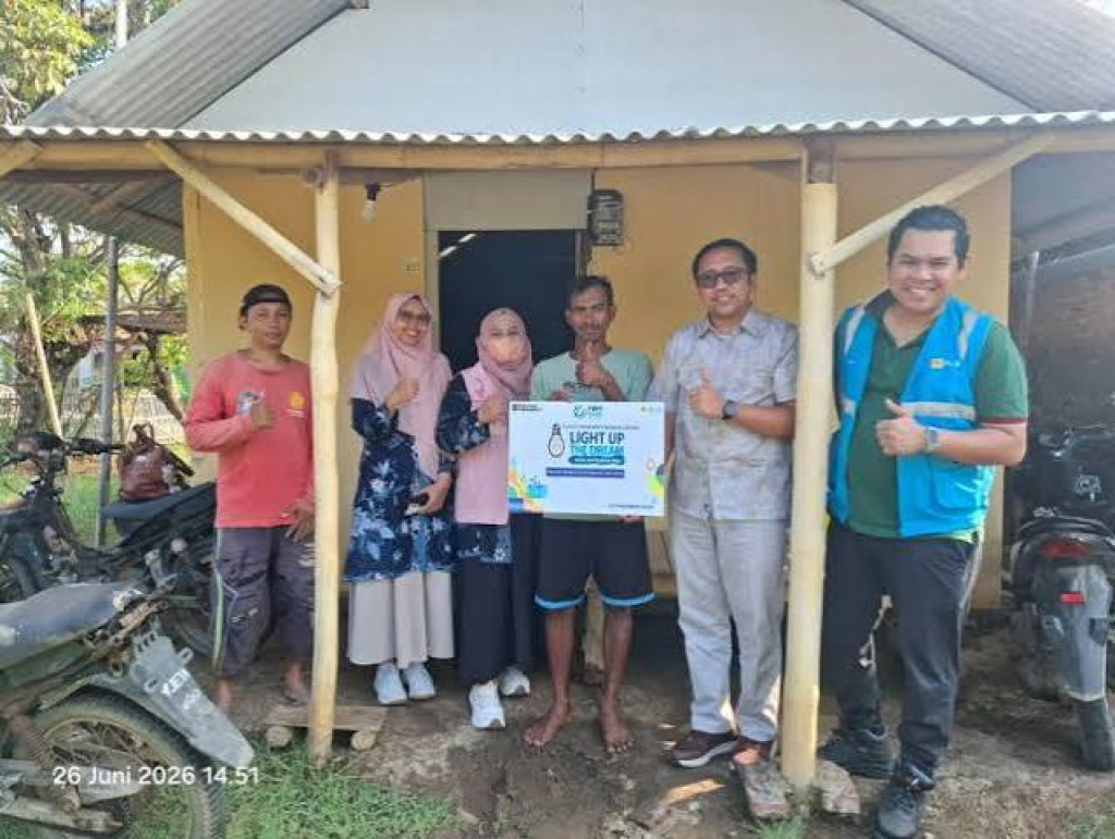 Light Up The Dream, PLN ULP Indramayu Kota Hadirkan Sambungan Listrik Gratis untuk Keluarga Pak Radi