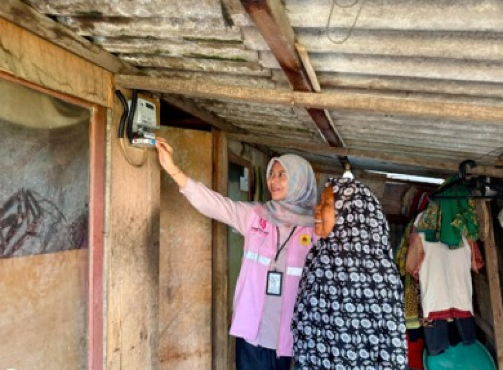Listrik Mandiri untuk Kusnan, PLN Hadirkan Harapan Baru bagi Keluarga di Bekasi